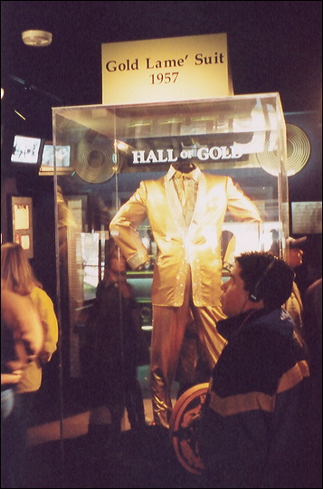 03-02-07_09_elvis_gold_suit.jpg