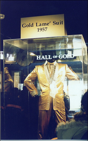 03-02-07_10_elvis_gold_suit.jpg